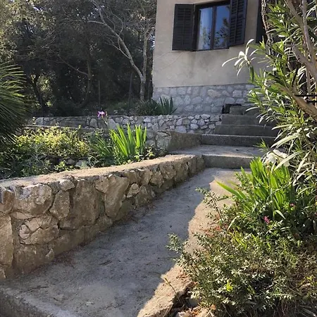 Holiday House Pina - Rustical Holiday House In Peaceful Bay בית נופש *
